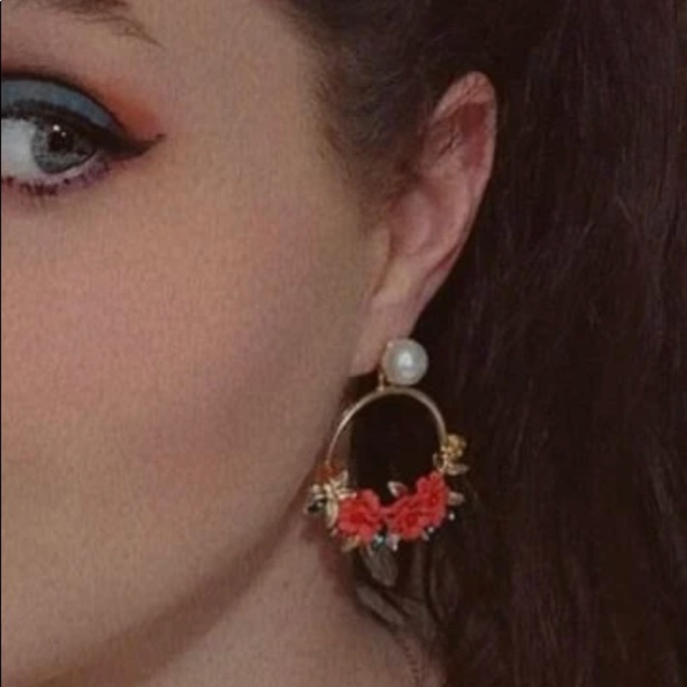 Red floral flower bouquet textured gold hoop pearl statement earrings - Picture 8 of 10
